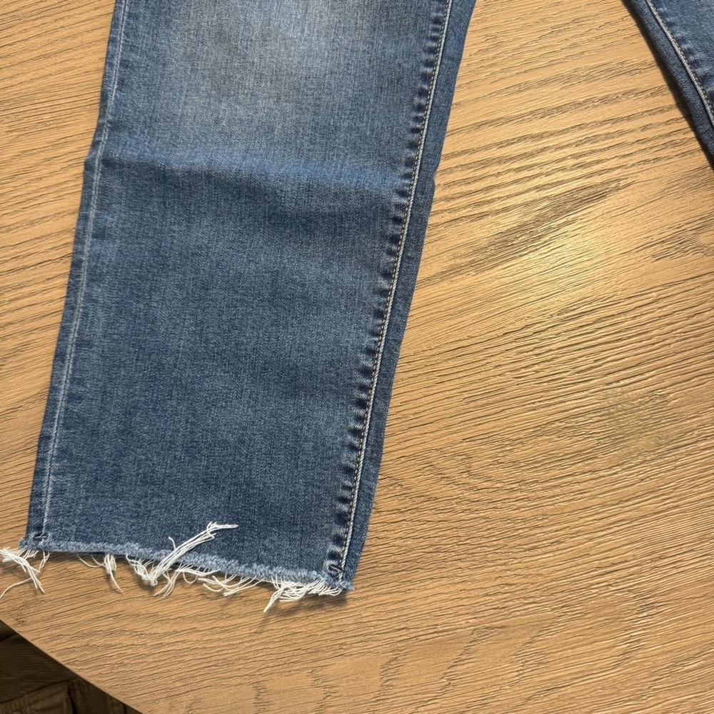 Joe's Jeans Medium Wash Distressed Hem Straight Leg Relaxed Fit Sz 26 Farmcore - Picture 5 of 10